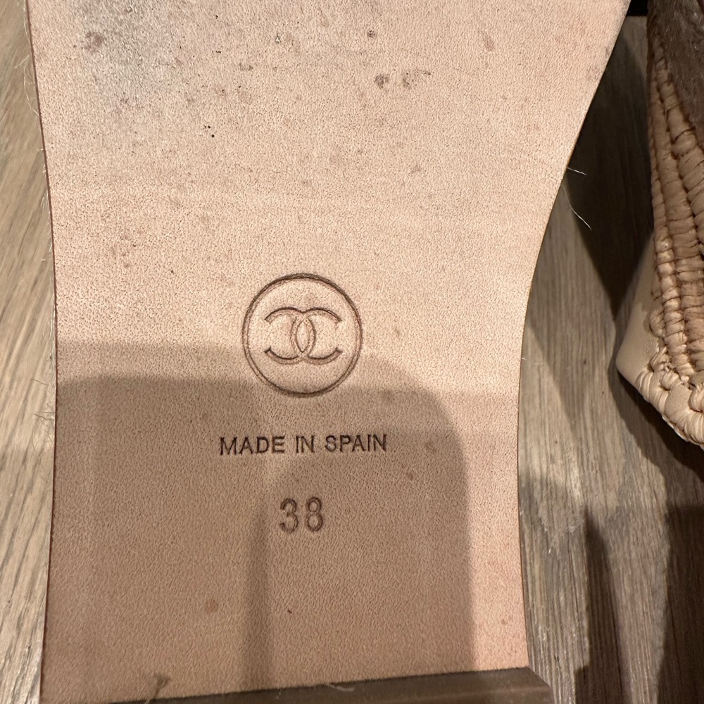 CHANEL Women's Beige and Black Espadrille Mules - Picture 12 of 15